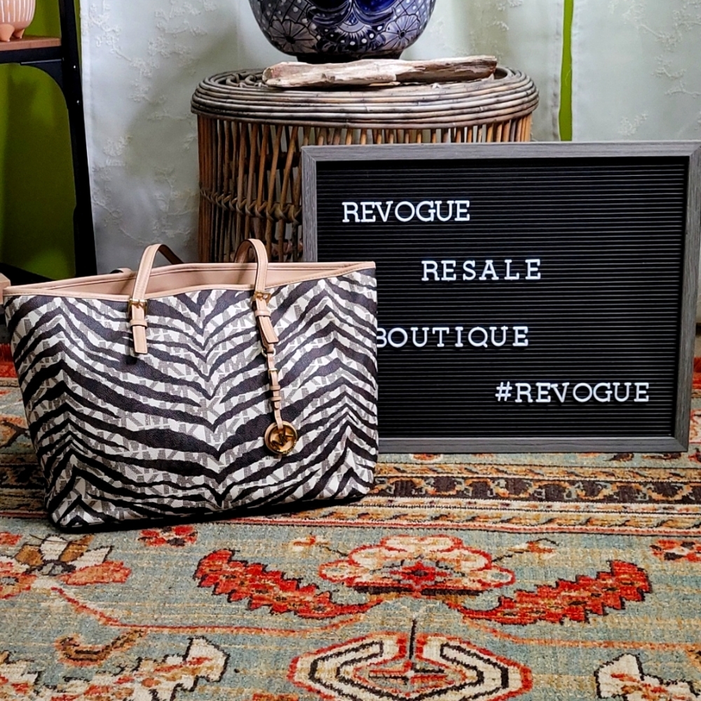 Michael Kors Signature Tiger Vanilla Tote